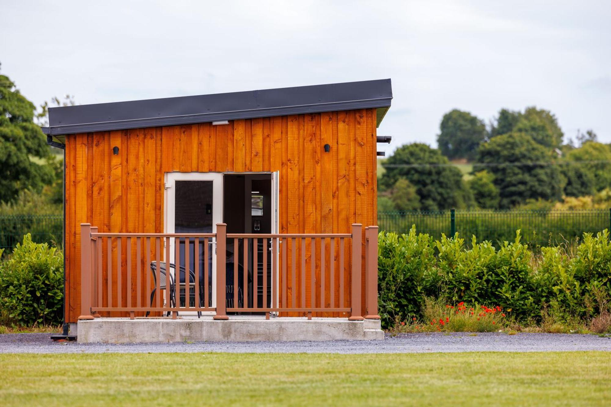 Stoneyford Luxurious Cabins Exterior photo